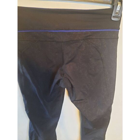 Lululemon Passion Crop II Prisma Embossed Black / Black Size 6 - Picture 4 of 5